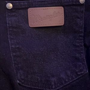 Womens Wrangler jeans. Size 9. Very long and fit snug.